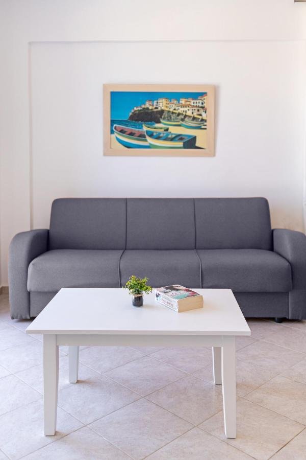 Azure Seaside Apts Magnisía Exterior photo